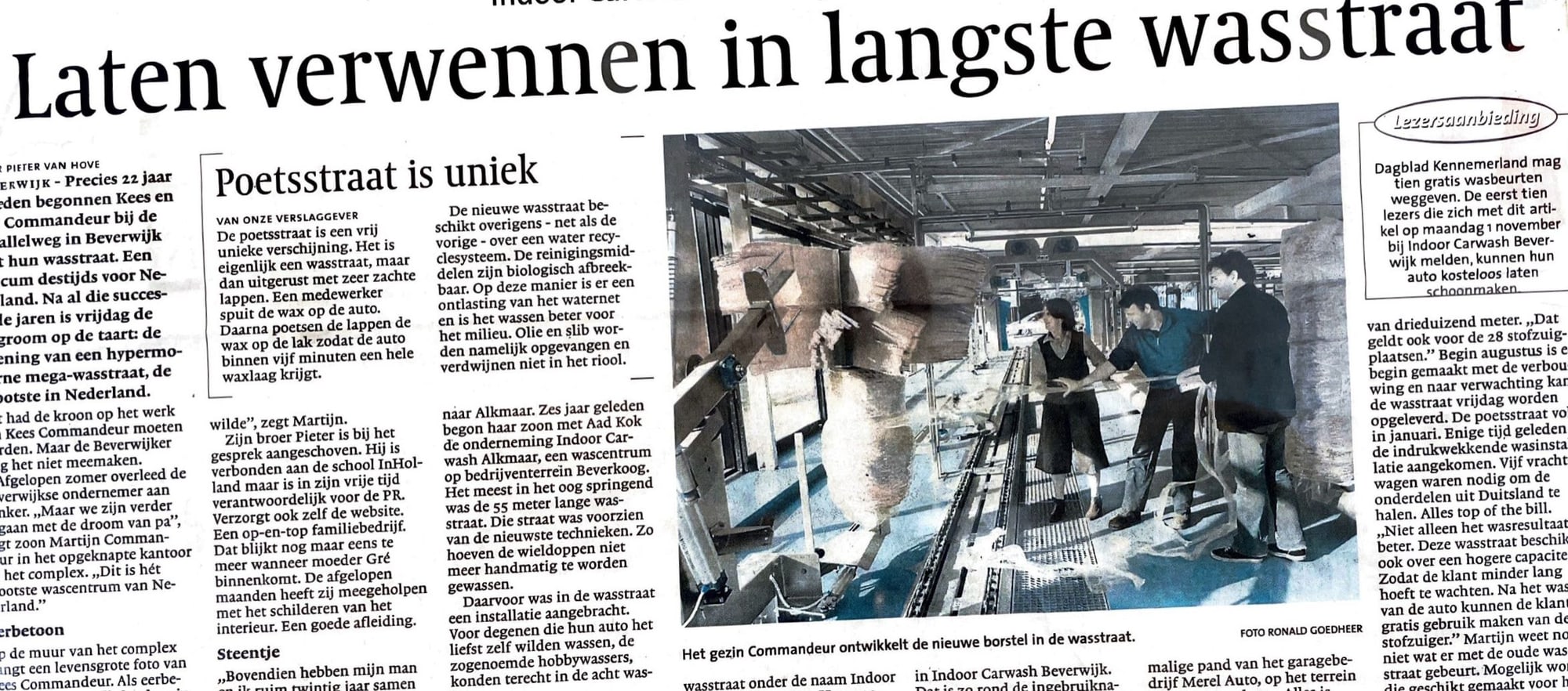 Krantenknipsel over de opening